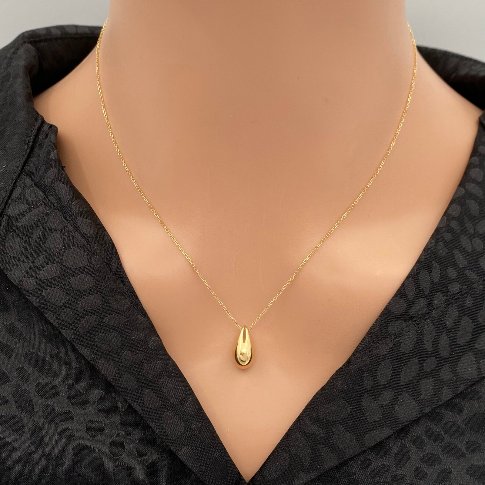 عقد ذهب عيار 18 الوزن 1.66 جرام